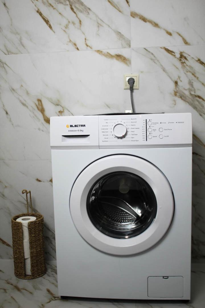 Down Town Luxurious Apartments 4 อเล็กซานโดรโพลิส ภายนอก รูปภาพ