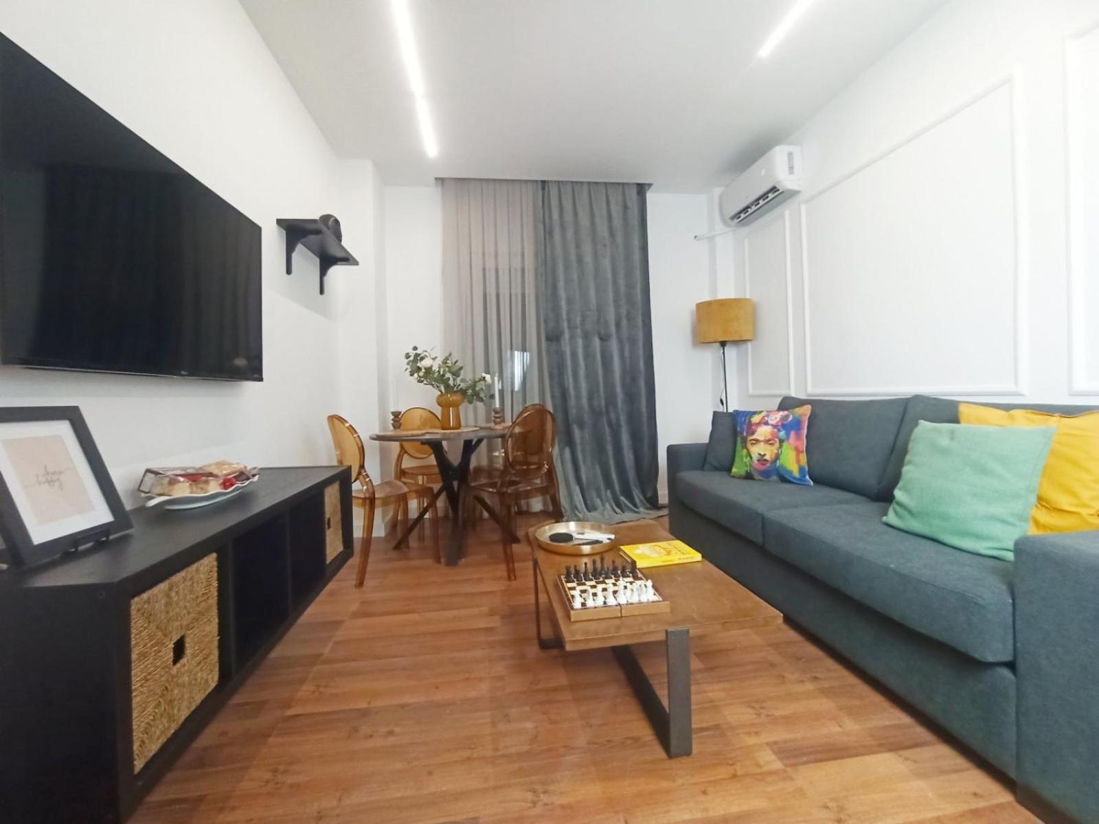 Down Town Luxurious Apartments 4 อเล็กซานโดรโพลิส ภายนอก รูปภาพ