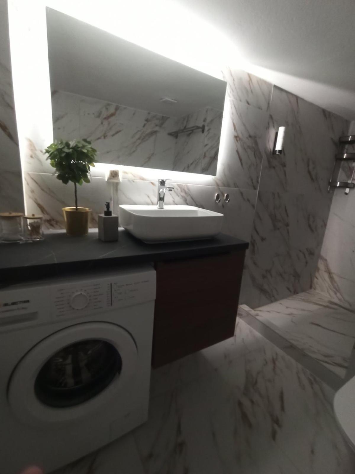 Down Town Luxurious Apartments 4 อเล็กซานโดรโพลิส ภายนอก รูปภาพ
