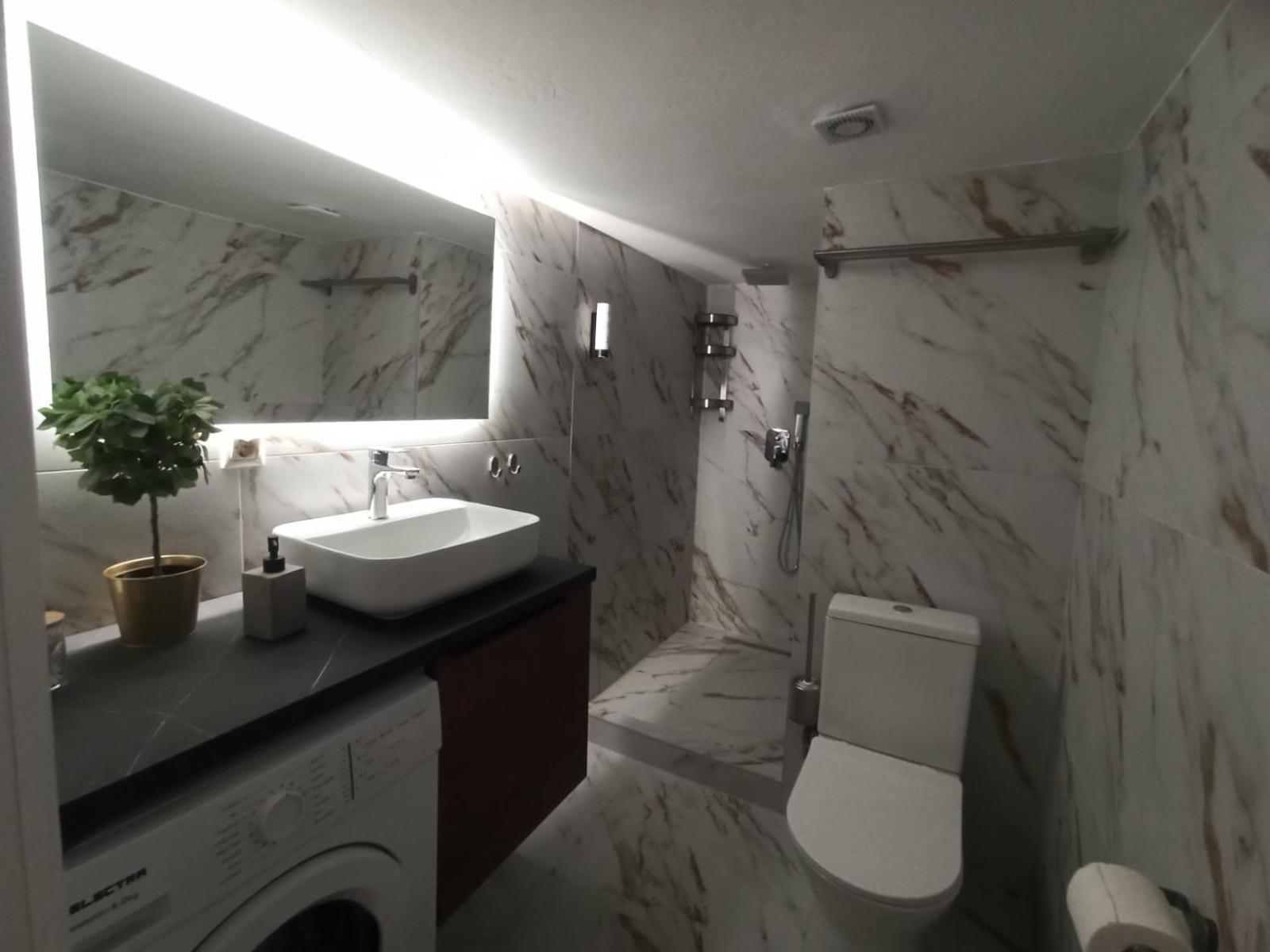 Down Town Luxurious Apartments 4 อเล็กซานโดรโพลิส ภายนอก รูปภาพ